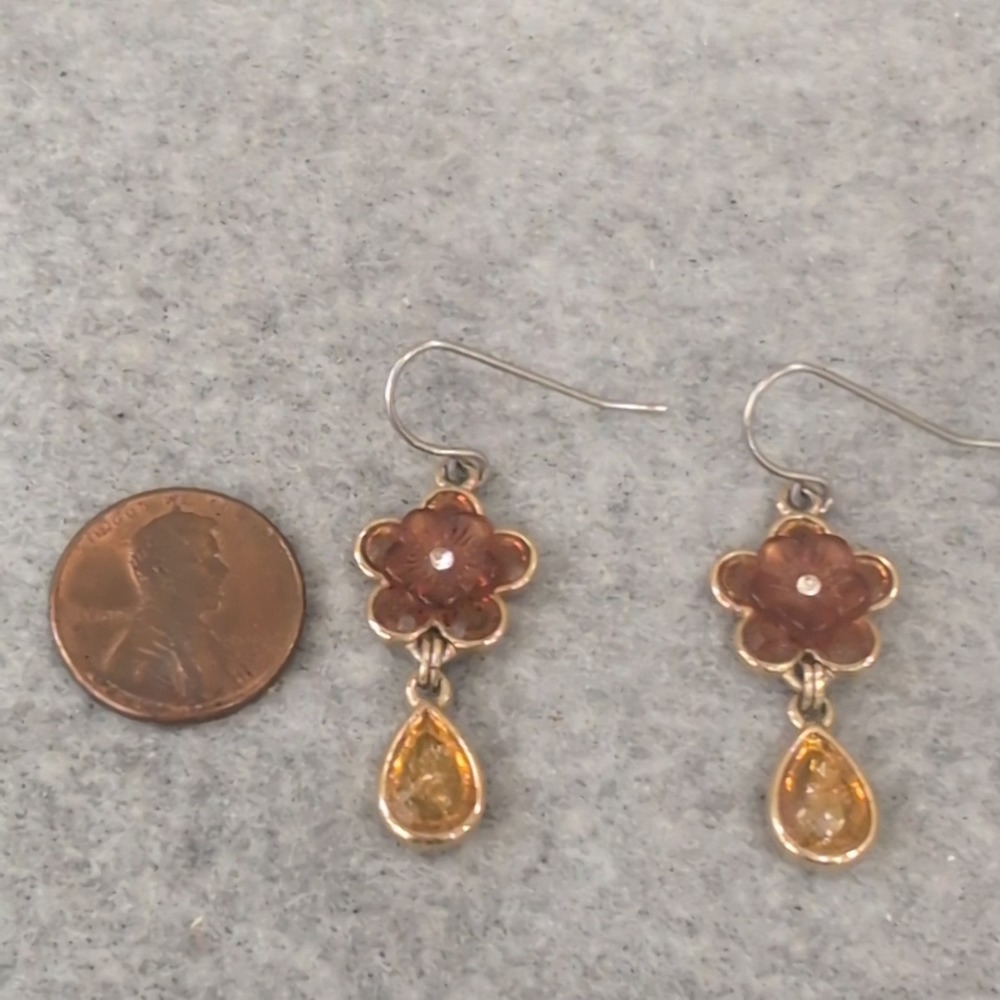 Vintage Gold Tone‎ Flower Dangle Earrings with Amber Teardrop Gemstone Accent - Picture 2 of 3